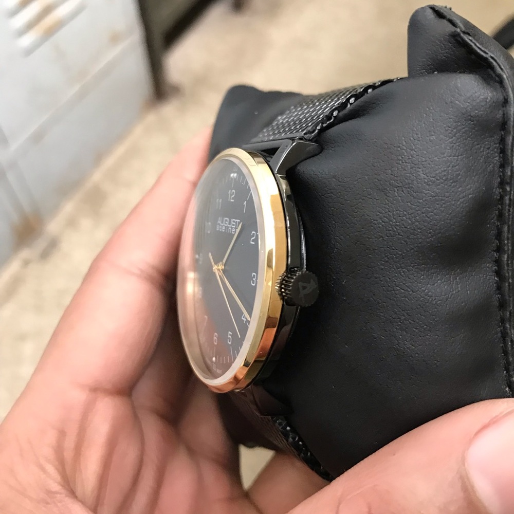 August Steiner black and gold watch - Picture 3 of 6